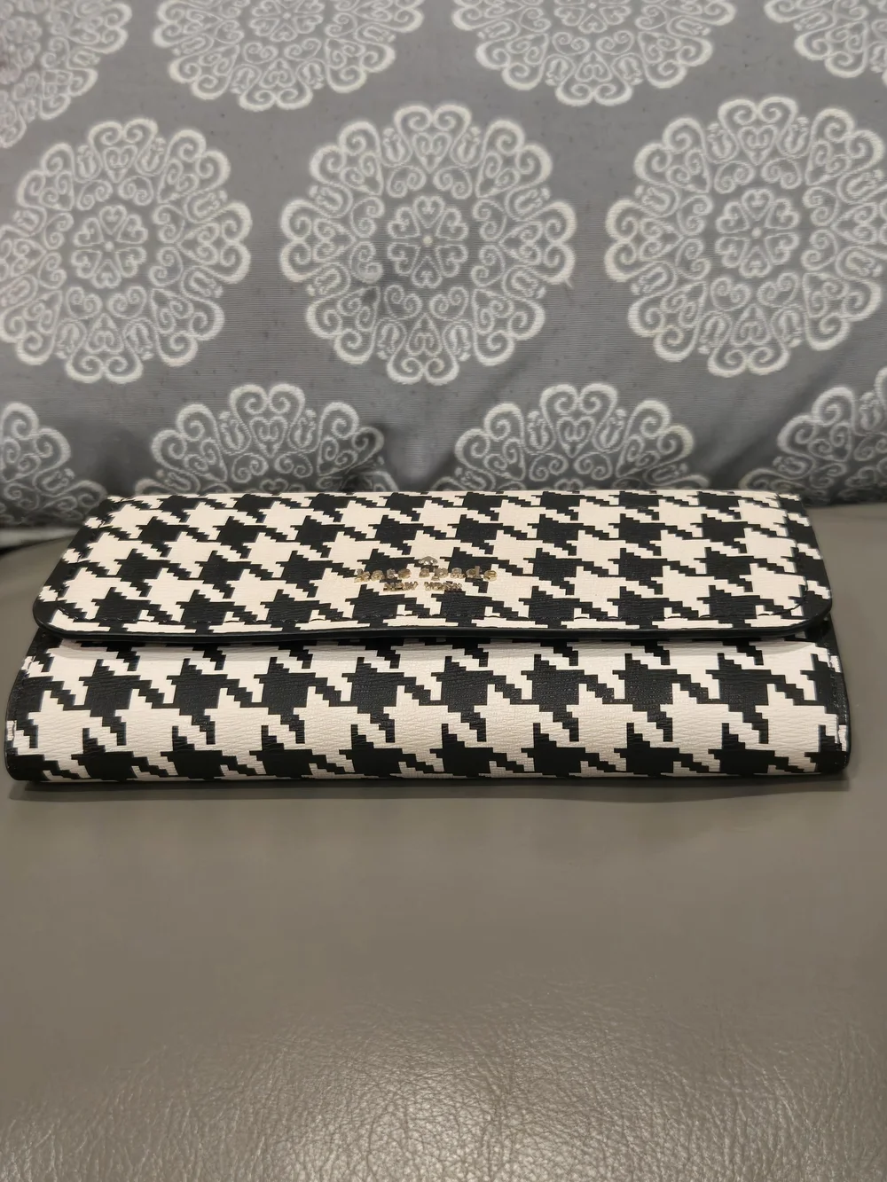 kate spade New York Black & White Houndstooth Convertible Wallet Crossbody Set